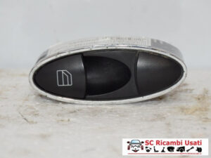 PULSANTE ALZAVETRO POSTERIORE DESTRO MERCEDES Classe E Berlina W211 2° Serie A2118218651 (07>)