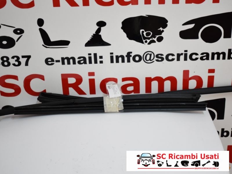 Guarnizione Porta Posteriore Destra Suzuki Vitara 8367554P02 - 02592 Guarnizione Porta Posteriore Destra Suzuki Vitara 8367554P02 - 02592