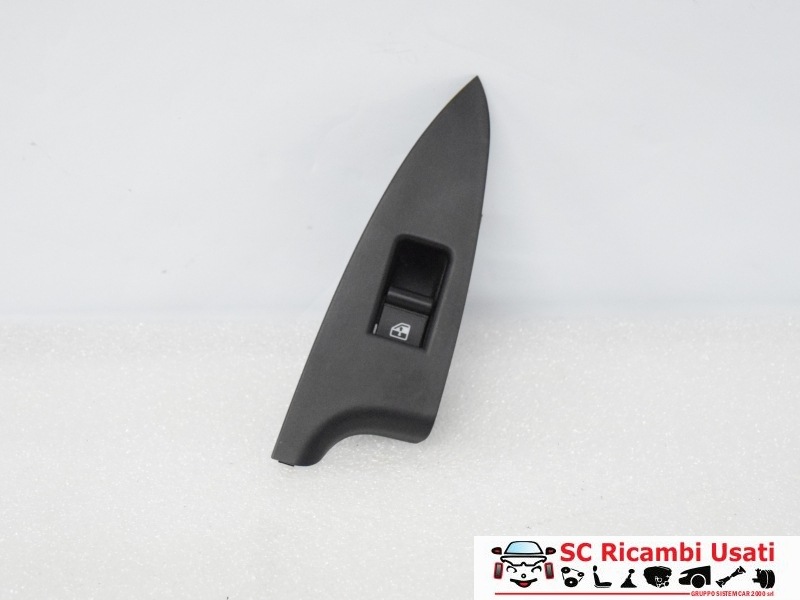 Pulsante Alzavetro Posteriore Dx Alfa Giulietta 156094790 - 03177 Pulsante Alzavetro Posteriore Dx Alfa Giulietta 156094790 - 03177