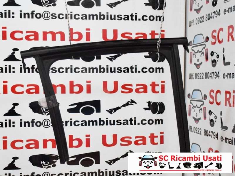 Guarnizione Porta Posteriore Destra Jeep Renegade 51953352 - 04220 Guarnizione Porta Posteriore Destra Jeep Renegade 51953352 - 04220