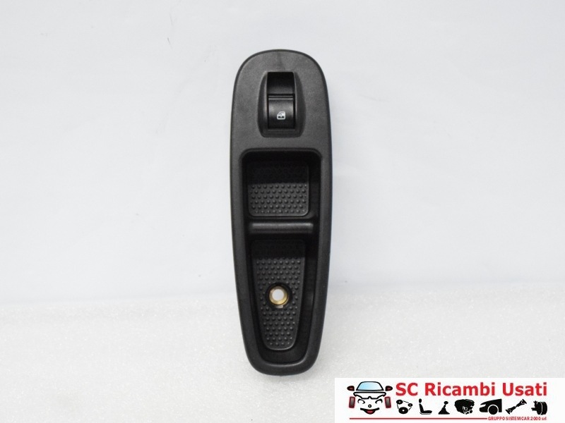 Pulsante Alzavetro Anteriore Destro Dx Fiat 500l 735600120 - 05605