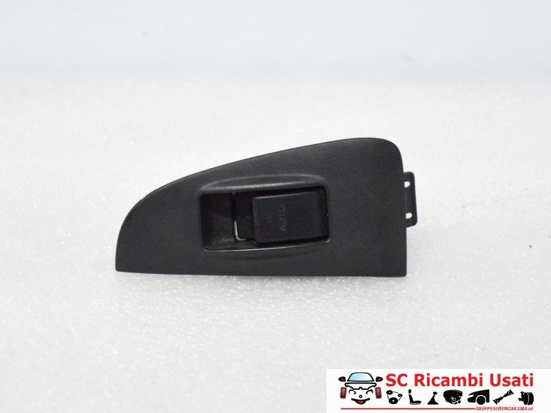 PULSANTE ALZAVETRO POSTERIORE SINISTRO TOYOTA Avensis S. Wagon 2° Serie 8481005050 (03>08)