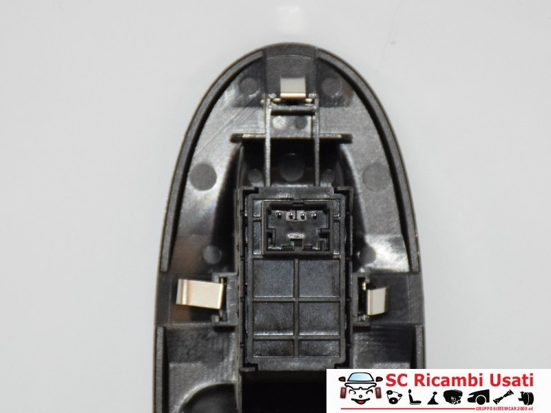 PULSANTE ALZAVETRO POSTERIORE DESTRO FIAT 500 L Serie (351_352) 735555157 (12>)