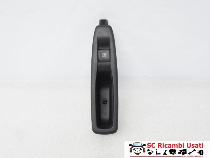 PULSANTE ALZAVETRO POSTERIORE DESTRO RENAULT Captur Serie 829614619R (13>19)
