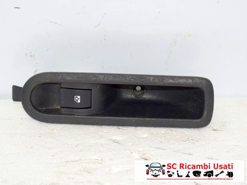 PULSANTE ALZAVETRO POSTERIORE DESTRO RENAULT Scenic 3° Serie 8200315029 (03>06)