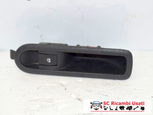 PULSANTE ALZAVETRO POSTERIORE DESTRO RENAULT Scenic 3° Serie 8200151470 (03>06)