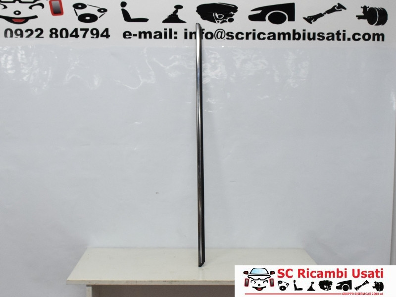 RASCHIAVETRO ANTERIORE DX CON MODANATURA CROMATA MINI Cooper 2° Serie (06>13)