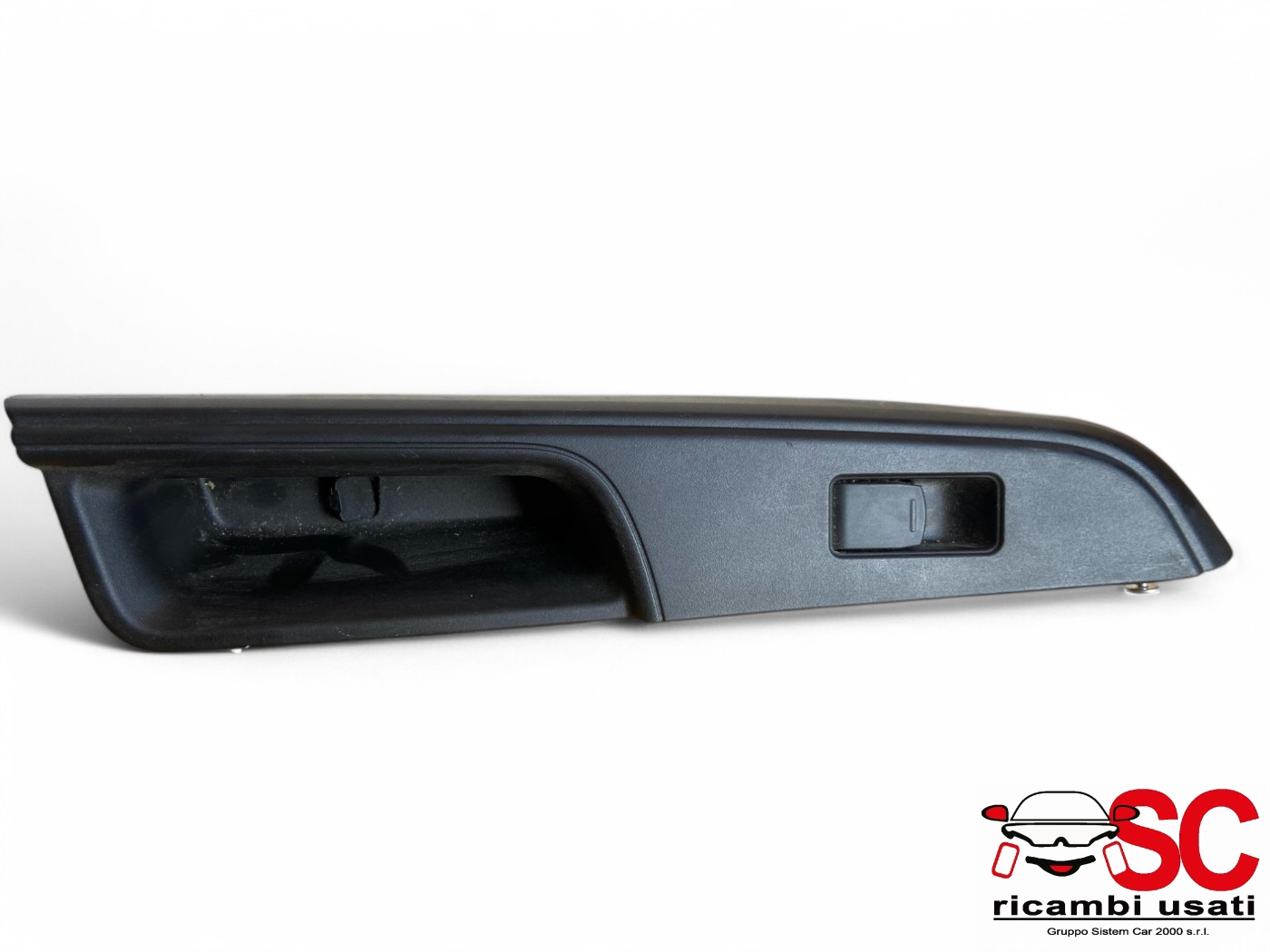 Pulsante Alzavetro Posteriore Dx Suzuki Swift 83735-52R10 - 13690 Pulsante Alzavetro Posteriore Dx Suzuki Swift 83735-52R10 - 13690