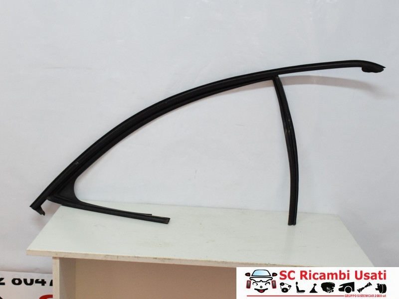GUARNIZIONE PORTIERA ANTERIORE DESTRA MERCEDES Classe A Serie (W176) A1767250125 (12>18)