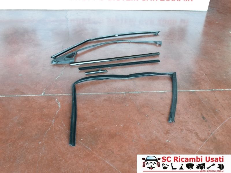 Guarnizione Porta Anteriore Dx Range Rover Evoque BJ32208A96AE - 16464