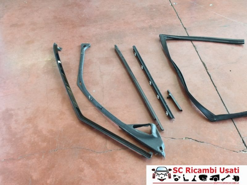 Guarnizione Porta Anteriore Dx Range Rover Evoque BJ32208A96AE - 16464