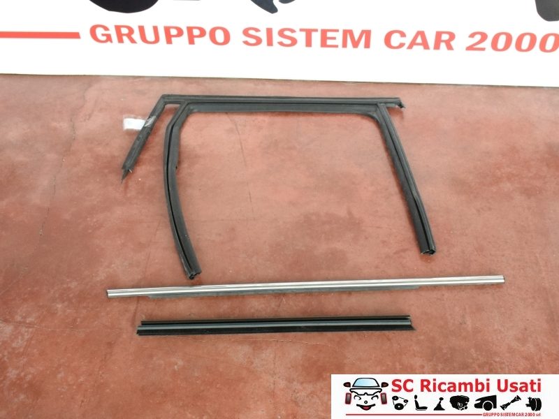 Guarnizione Porta Posteriore Dx Renault Clio 4 Sw 823305938R - 17421