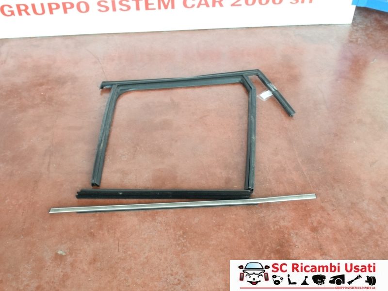 Guarnizione Porta Posteriore Sx Renault Clio 4 Sw 823318947R - 17422 Guarnizione Porta Posteriore Sx Renault Clio 4 Sw 823318947R - 17422