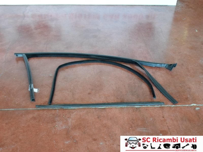 Guarnizione Porta Anteriore Destra Alfa Giulietta 50509898 - 17541