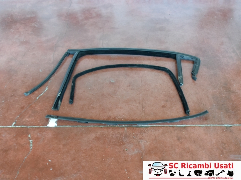 Guarnizione Porta Posteriore Sx Alfa Giulietta 50509901 50521071 - 17621 Guarnizione Porta Posteriore Sx Alfa Giulietta 50509901 50521071 - 17621