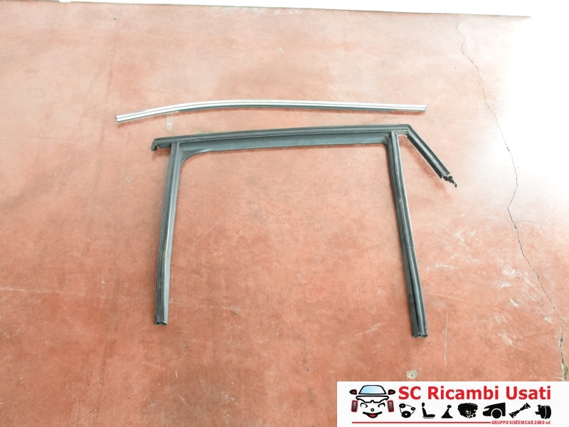 Guarnizione Porta Posteriore Sx Renault Clio 4 823318947R - 19303 Guarnizione Porta Posteriore Sx Renault Clio 4 823318947R - 19303