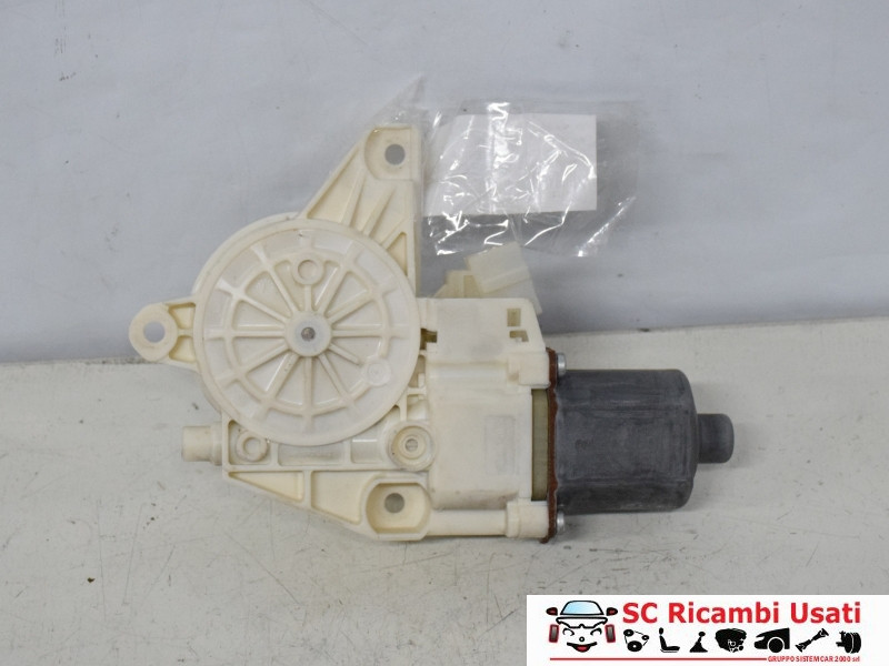 MOTORINO ALZAVETRO ANTERIORE SINISTRO MERCEDES Classe C Berlina W204 2° Serie A2048200142 (11>)