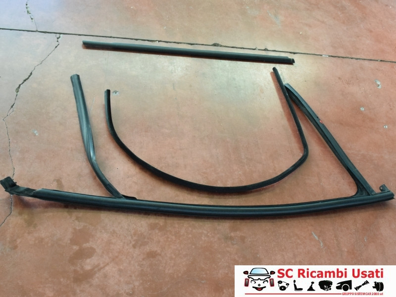 GUARNIZIONE PORTIERA ANTERIORE DESTRA ALFA ROMEO Giulietta Serie (940_) 50509898 (13>)