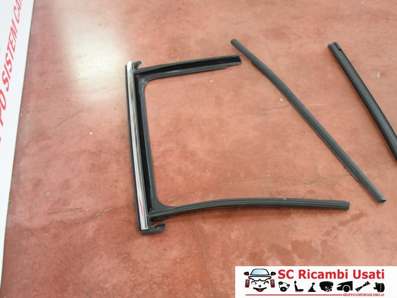 GUARNIZIONE PORTIERA POSTERIORE SINISTRA JEEP Compass Serie 52144793 (16>)