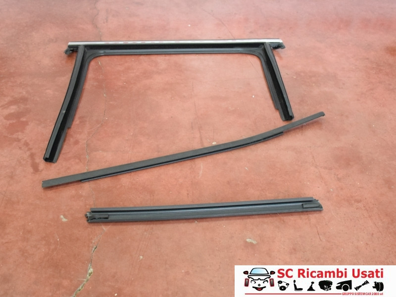 GUARNIZIONE PORTIERA POSTERIORE SINISTRA JEEP Compass Serie 52144793 (16>)