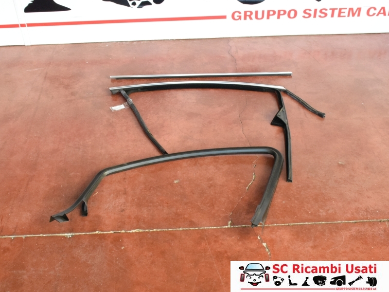 Guarnizione Guida Vetro Anteriore Dx Opel Astra J 13264863 13264850 - 18860