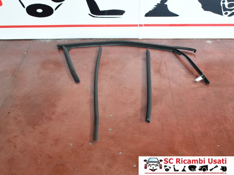 Guarnizione Porta Anteriore Destra Audi Q2 81A837440B - 25838
