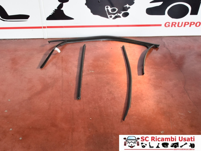 GUARNIZIONE PORTIERA ANTERIORE SINISTRA AUDI Q2 Serie (GAB) 81A83439B (16>)