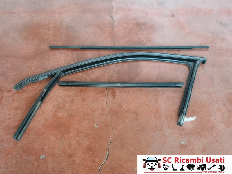 GUARNIZIONE PORTIERA ANTERIORE SINISTRA JEEP Compass Serie (16>)