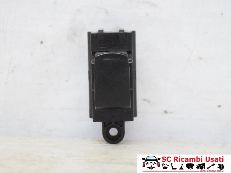 Pulsante Alzavetro Anteriore Destro Suzuki Baleno S22085 - 31373 Pulsante Alzavetro Anteriore Destro Suzuki Baleno S22085 - 31373