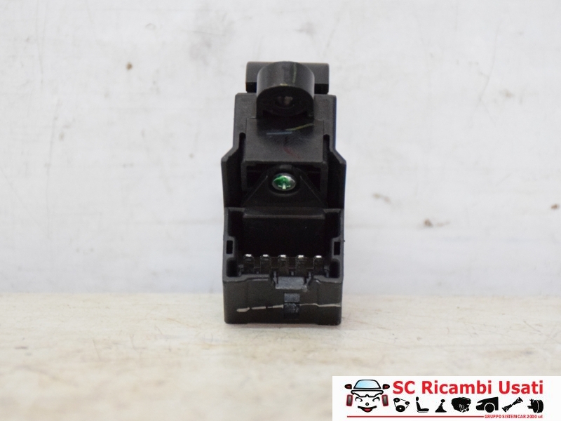 Pulsante Alzavetro Anteriore Destro Suzuki Baleno S22085 - 31373 Pulsante Alzavetro Anteriore Destro Suzuki Baleno S22085 - 31373