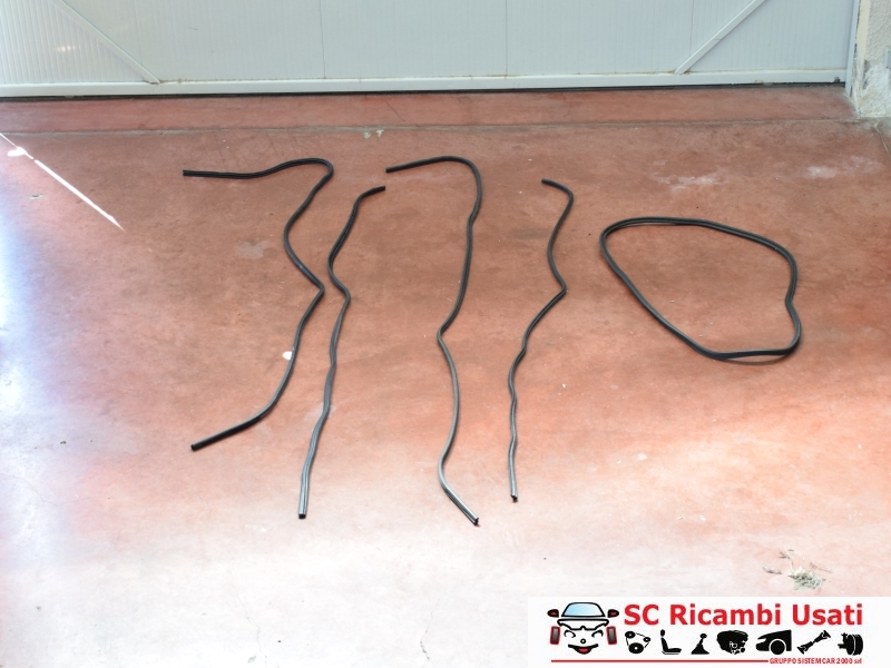 Guarnizione Perimetrale Porta Suzuki Baleno - 31416 Guarnizione Perimetrale Porta Suzuki Baleno - 31416