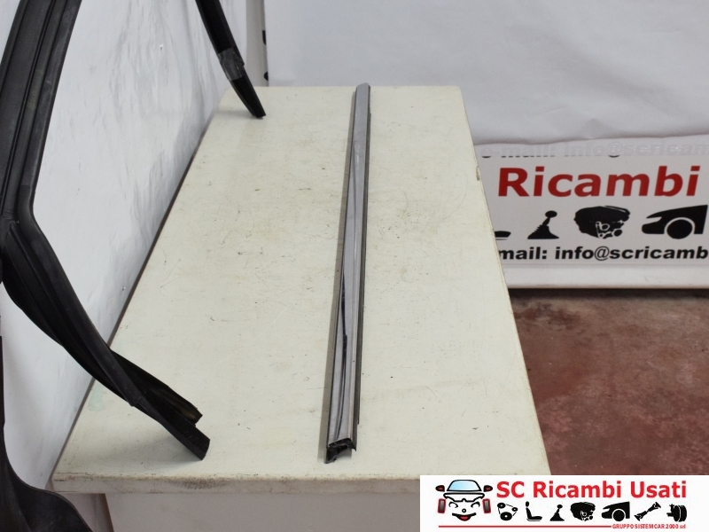 Guarnizione Porta Anteriore Destra Fiat Tipo  - 25184