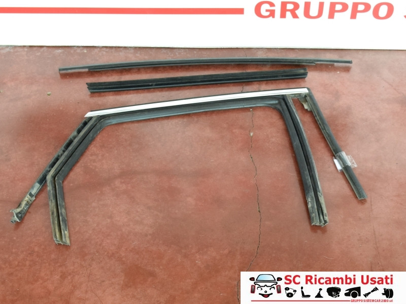 GUARNIZIONE PORTIERA POSTERIORE DESTRA OPEL Grandland X 9814856580 (17>)