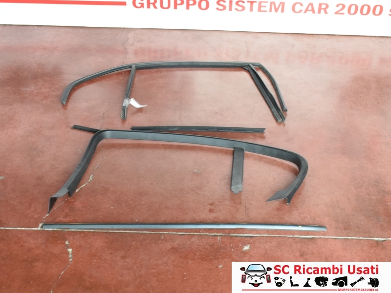 Guarnizione Porta Posteriore Destra Serie 3 E90 - 27035 Guarnizione Porta Posteriore Destra Serie 3 E90 - 27035