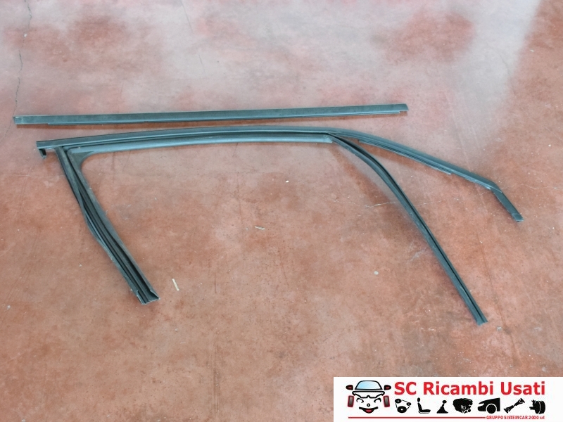 Guarnizione Porta Anteriore Destra Fiat 500x  - Q00276