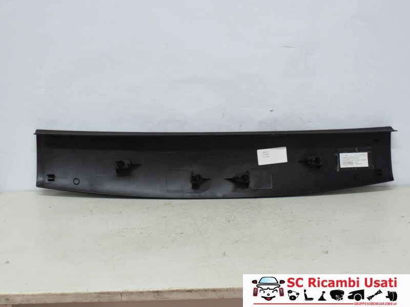 Cornice Centrale Portellone Jeep Compass - Q00296 Cornice Centrale Portellone Jeep Compass - Q00296
