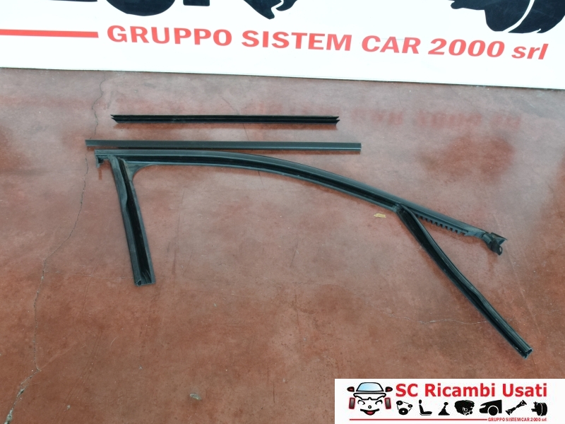 Guarnizione Porta Anteriore Destra Jeep Avenger 52174521 Guarnizione Porta Anteriore Destra Jeep Avenger 52174521