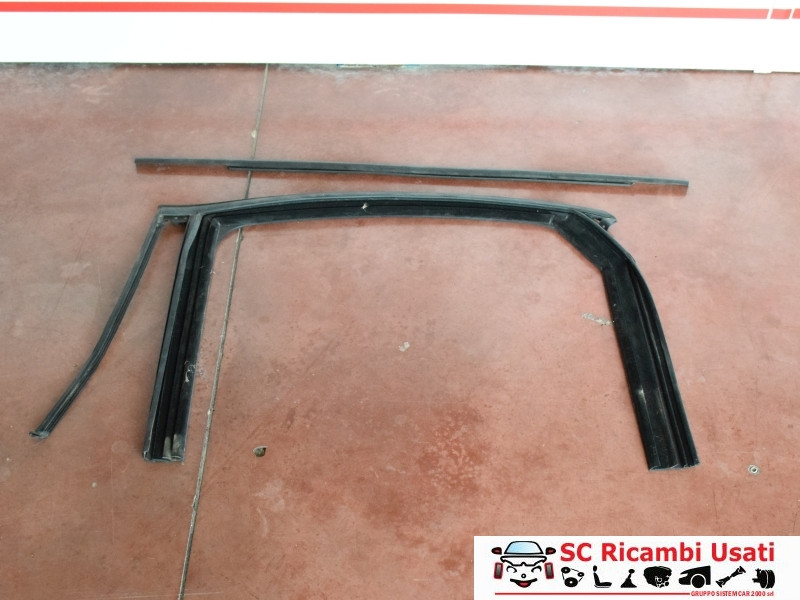 GUARNIZIONE PORTIERA POSTERIORE SINISTRA FIAT 500 L Serie (351_352) 51884150 (12>)
