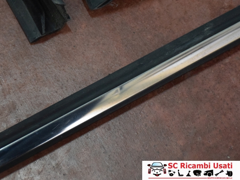 Guarnizione Guida Vetro Porta Destra Fiat 500 - 30352 Guarnizione Guida Vetro Porta Destra Fiat 500 - 30352