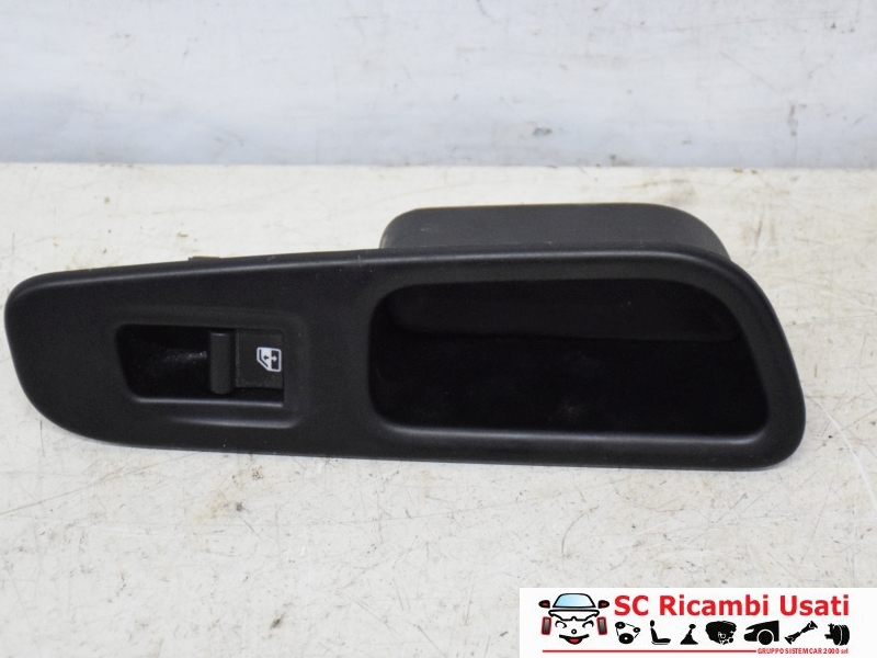 Pulsante Alzavetro Posteriore Destro Jeep Renegade 735603978 - 32234 Pulsante Alzavetro Posteriore Destro Jeep Renegade 735603978 - 32234
