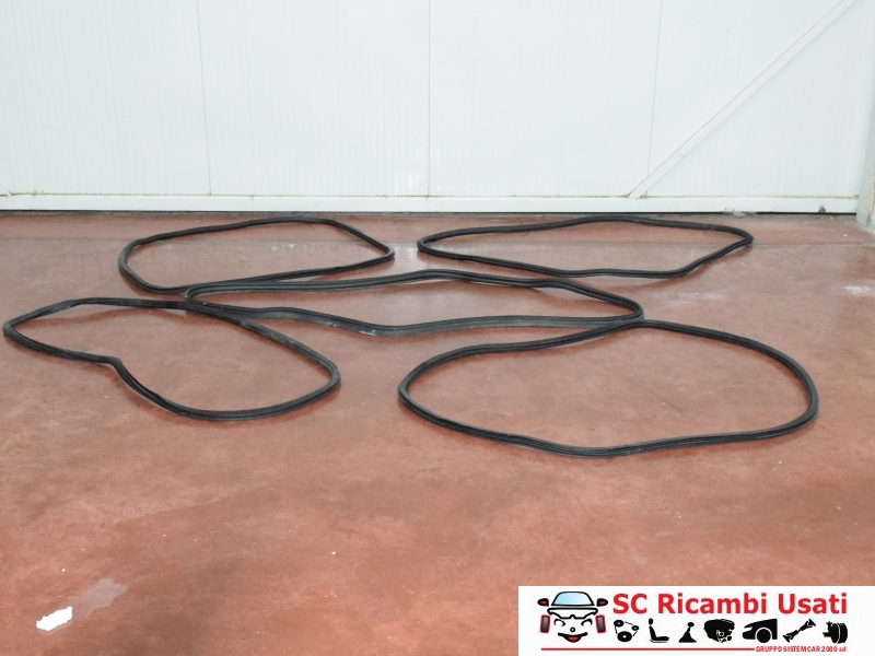 Guarnizioni Perimetrali Porte Jeep Renegade - 32291 Guarnizioni Perimetrali Porte Jeep Renegade - 32291