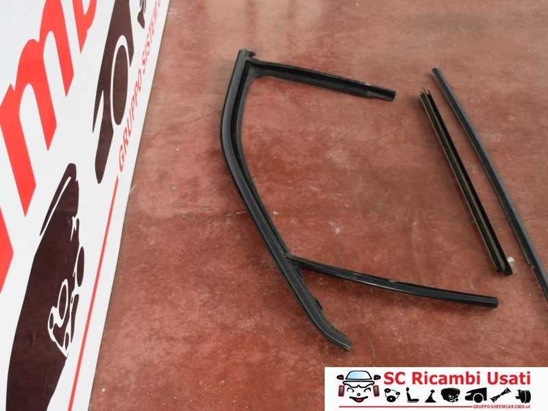 Guarnizione Grigia Anteriore Sinistra Jeep Compass - N00230 Guarnizione Grigia Anteriore Sinistra Jeep Compass - N00230