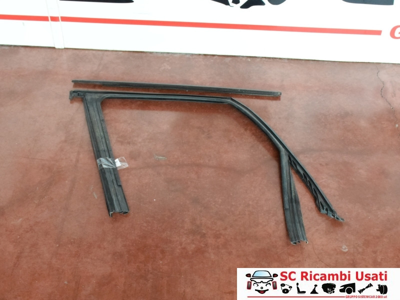 GUARNIZIONE PORTIERA ANTERIORE SINISTRA FIAT 500 L Serie (351_352) 51884148 (12>)
