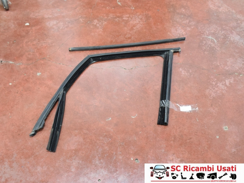 GUARNIZIONE PORTIERA ANTERIORE SINISTRA FIAT 500 L Serie (351_352) 51884148 (12>)