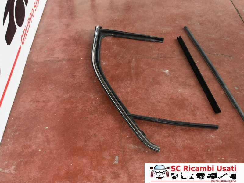 GUARNIZIONE PORTIERA ANTERIORE SINISTRA JEEP Compass Serie (16>)