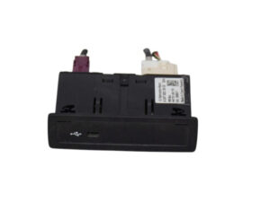 INTERFACCIA PRESA USB/INGRESSO AUX MERCEDES GLA Serie (H247) A2478203902 (20>)