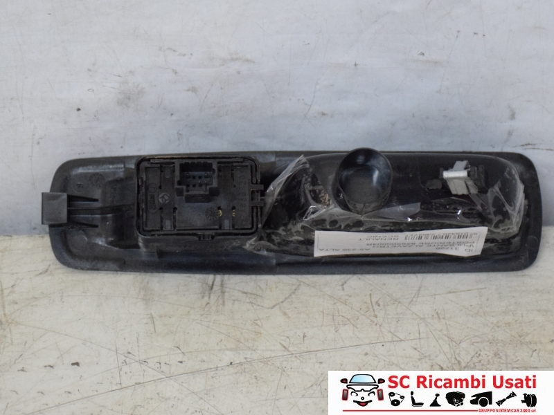 Pulsante Alzavetro Posteriore Renault Scenic 3 829500004R - 31726