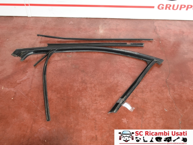 Guarnizione Porta Anteriore Sx Renault Scenic 3 803310013R - 31734