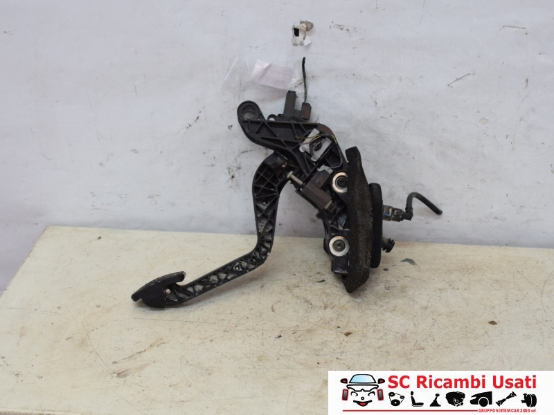 Pedale Frizione Ford Fiesta Mk6 AY117B633AD - 33472 Pedale Frizione Ford Fiesta Mk6 AY117B633AD - 33472