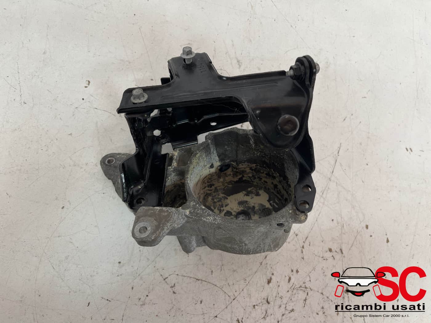 Supporto Filtro Olio Ford Fiesta Mk6 1.5 Cdti AV6Q9155AA AV6Q9180CA Supporto Filtro Olio Ford Fiesta Mk6 1.5 Cdti AV6Q9155AA AV6Q9180CA